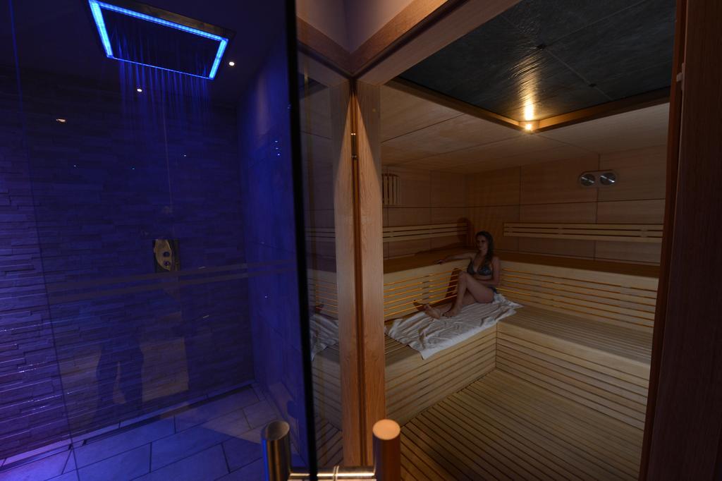 Hotel Ambassador Levico Terme Luaran gambar