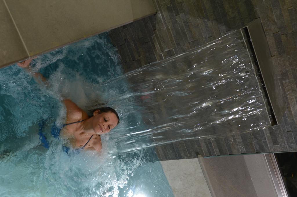Hotel Ambassador Levico Terme Luaran gambar