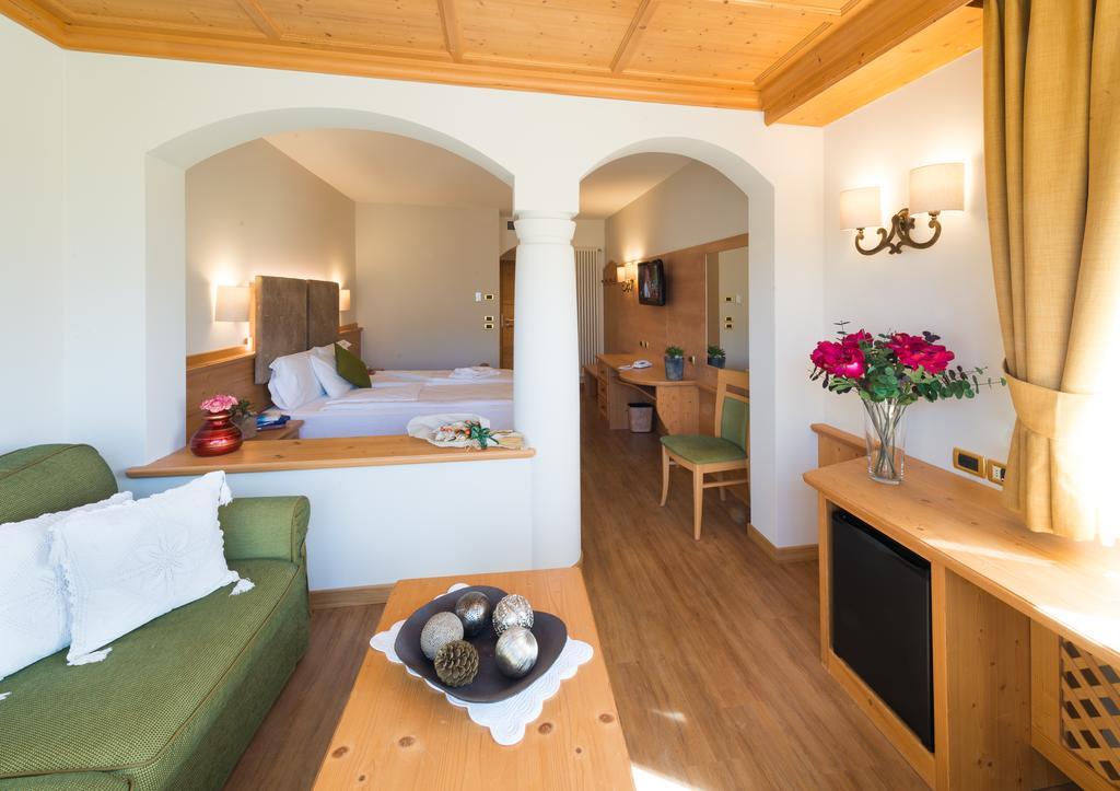 Hotel Ambassador Levico Terme Luaran gambar