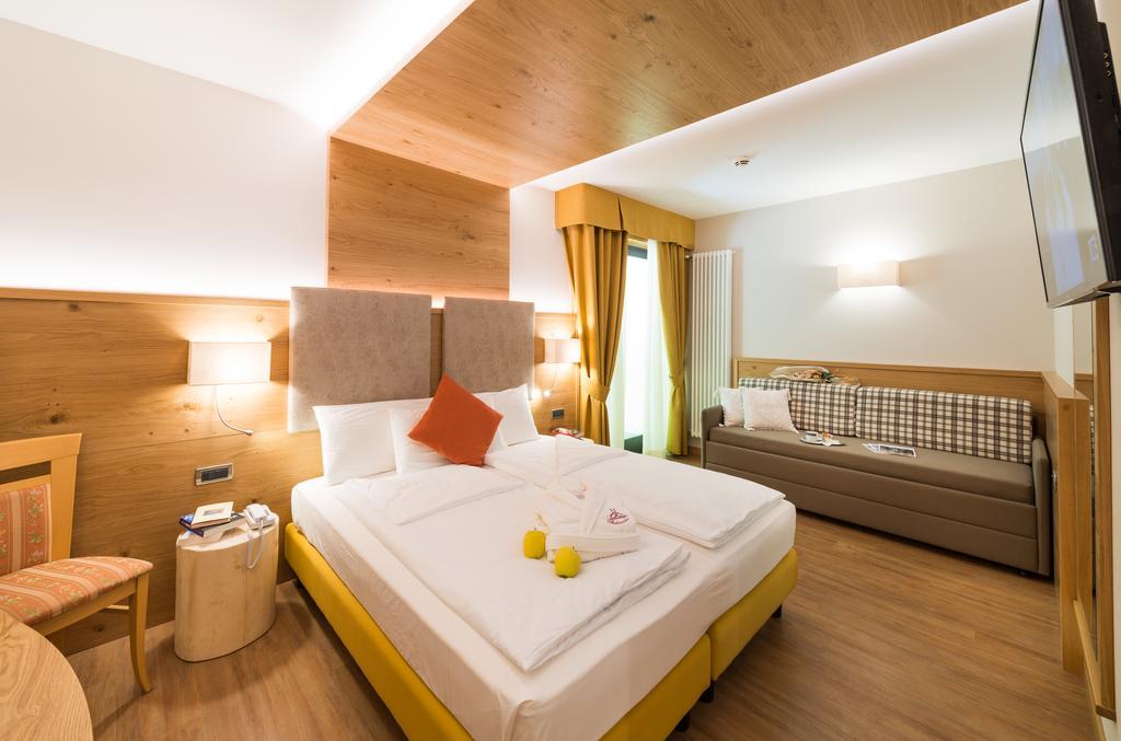 Hotel Ambassador Levico Terme Luaran gambar