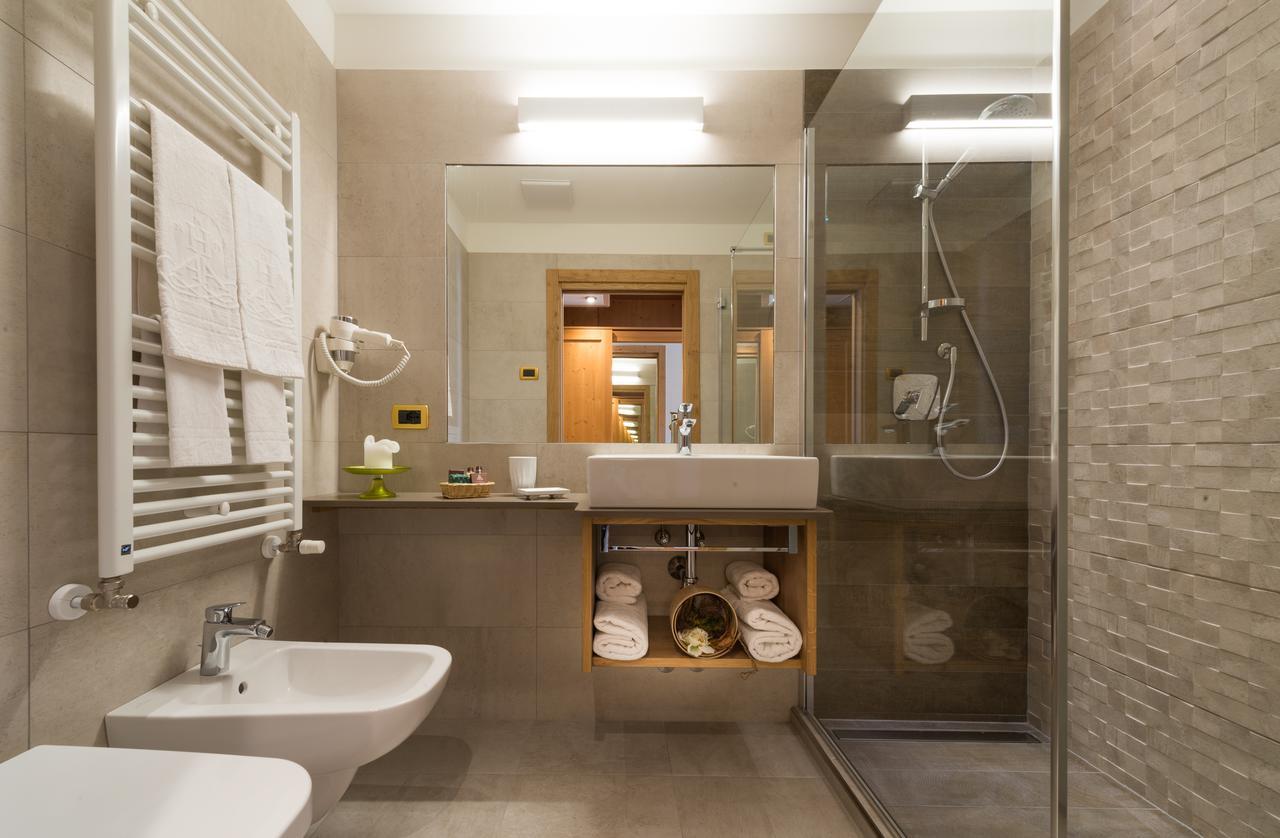 Hotel Ambassador Levico Terme Luaran gambar